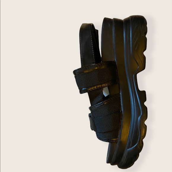 Buckle platform sandals - Picture 3 of 5